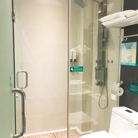 Yangchun Xinyue Hotel