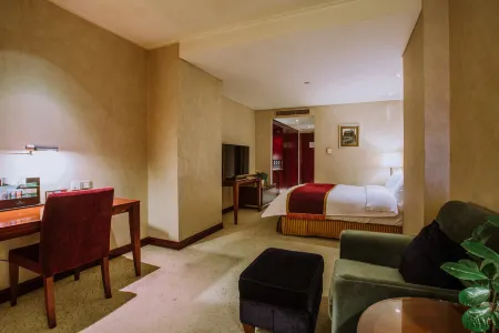 World Trade Hotel Отели рядом с достопримечательностью «Taiyuan University of Science and Technology»