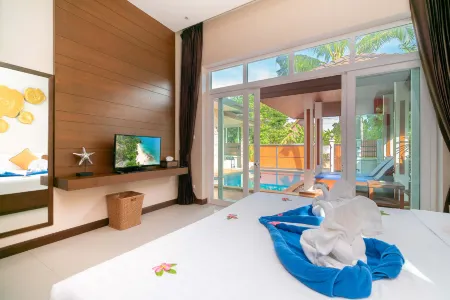 Rawai Private Villas - Pools and Garden