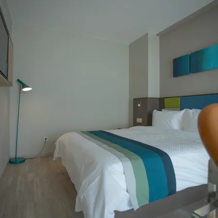 Ease Hotel (Baotou Railway Station Store)