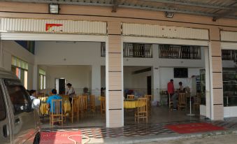 Lianghe Hostel