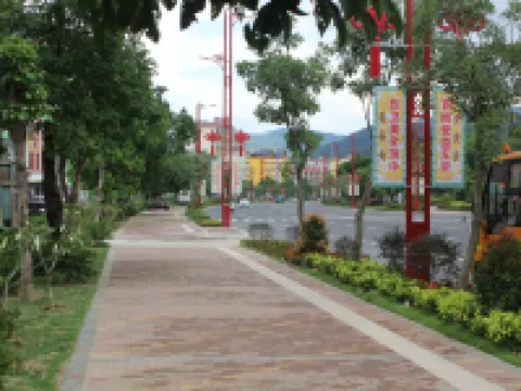 Qiongzhong Runfeng Business Hotel Hotels near Baihua Bridge
