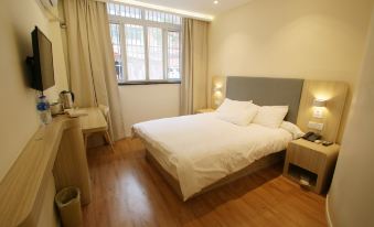 Yining Hotel (Shanghai Hongqiao Road Metro Station)