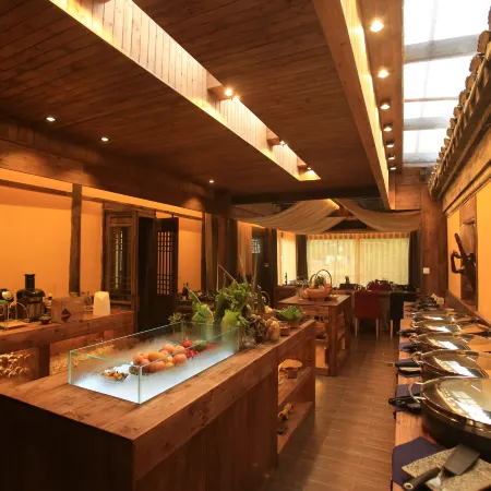 Yueshang Zen Space Homestay (Zhouzhuang Ancient Town Branch)