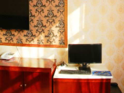 积石山辉云商务宾馆 - 标准间