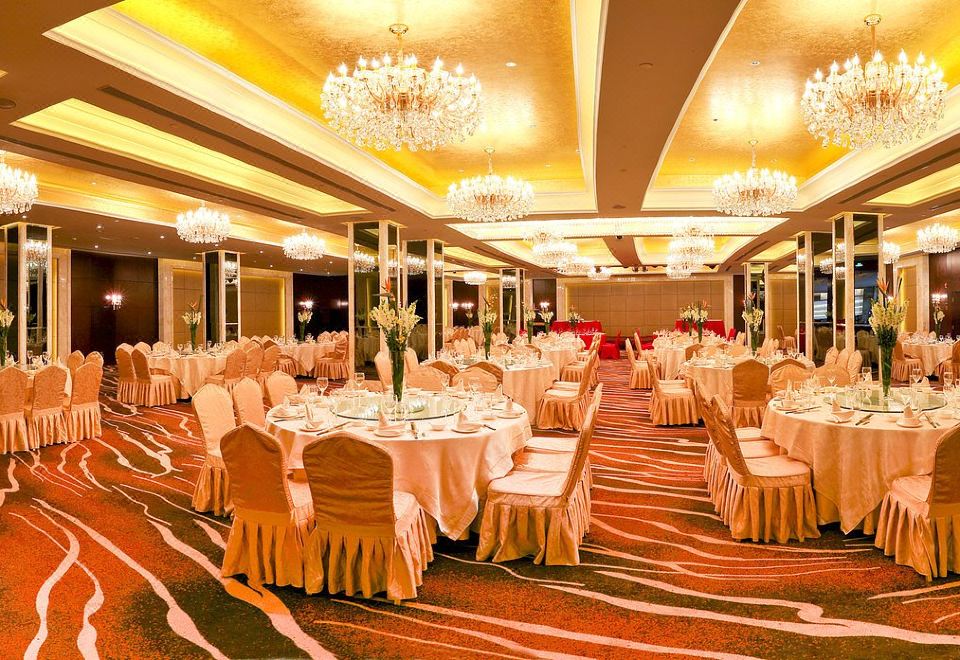 로열 인터내셔널 호텔 상하이의 넓고 고급스러운 로비 이미지