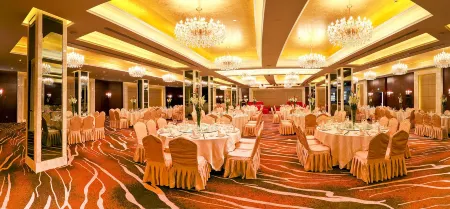 Royal International Hotel Shanghai Отели рядом с достопримечательностью «Residence of Family Tao»
