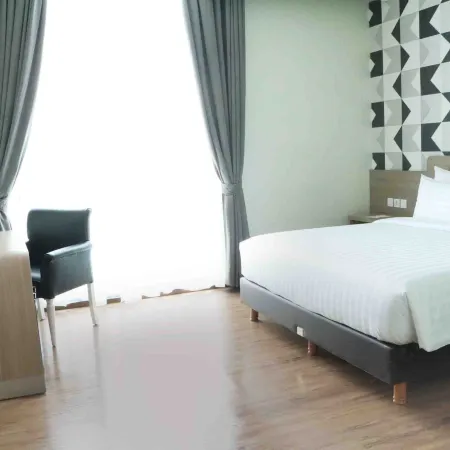 Luminor Hotel Pecenongan Jakarta by WH Отели рядом с достопримечательностью «Мечеть Истиклал»