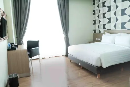 Luminor Hotel Pecenongan Jakarta by WH Отели рядом с достопримечательностью «Мечеть Истикляль»