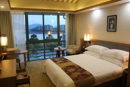 Lushan Ruina Seaview Hotel Отели рядом с достопримечательностью «The Xiushan Island Scenic Area»
