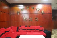 Yueyang Royal Business Hotel Hotels near Zhuzikou Ouchihe Park