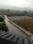 Guilin Cheryou Restaurant (Overseas Chinese Farm shop) - con vista montagne