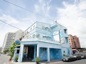 Pure Sky and Cloud Hostel