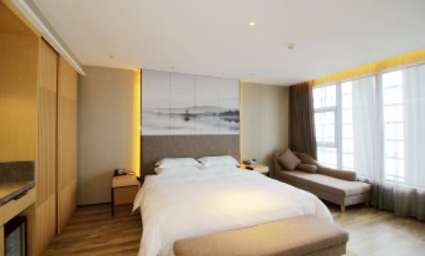 Qingdao Yilan Xinsu Hotel (Shilaoren bathing beach, International Convention and Exhibition Center)