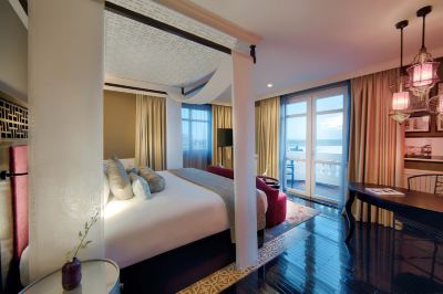 ロイヤルデラックスルーム(キング)(エグゼクティブラウンジアクセス) ホテル ロイヤル ホイアン Mギャラリーの写真