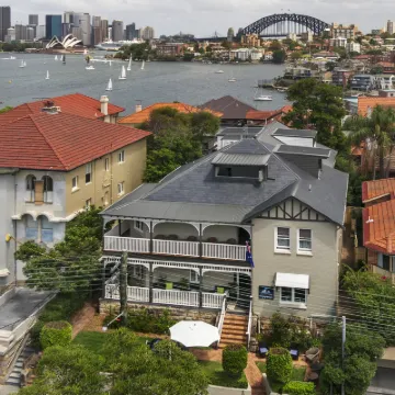 Cremorne Point Manor Hotels near The Opera House to the Botanic Gardens Walk