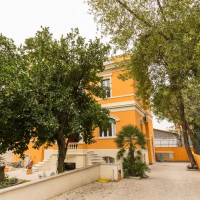 Relais la Torretta Отели рядом с достопримечательностью «Аппио-Латино»