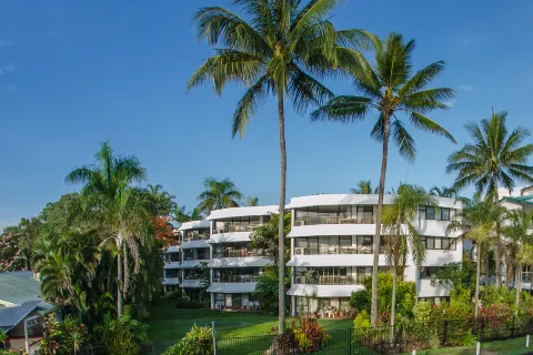 Roydon Beachfront Apartments