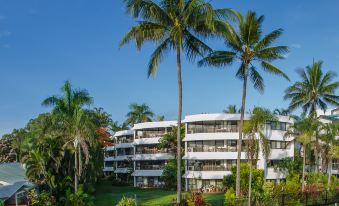 Roydon Beachfront Apartments