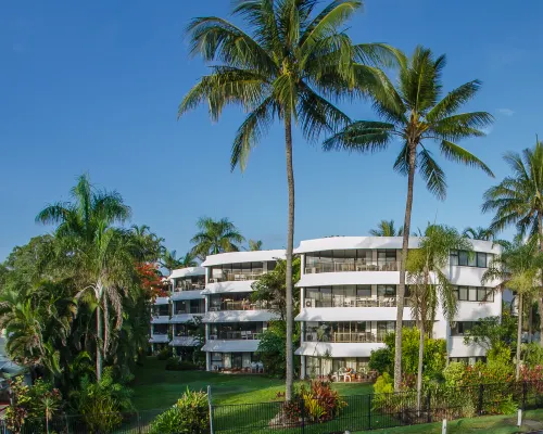 Roydon Beachfront Apartments Hotels in Trinity Beach