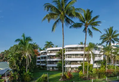 Roydon Beachfront Apartments Hotels near Trinity Beach