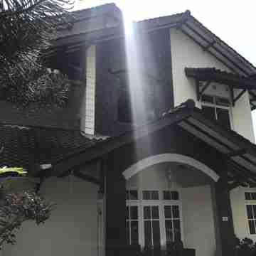 Villa Pelangi Hotel Exterior