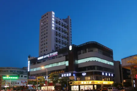 Homeinn Selected Hotel (Wuxi Nanchan Temple Sanyang Square Subway Station) Отели рядом с достопримечательностью «Basic Teaching Department of Wuxi Institute of Commerce»