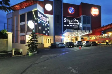 Studio Inn & Suites Semarang Отели в г. Gajahmungkur