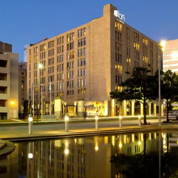 Aloft Dallas Downtown Отели рядом с достопримечательностью «Кей Бейли Хатчисон Конвеншен Сентер Даллас»