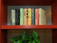 怡莱酒店(敦煌沙洲夜市店) - 豪华多床房