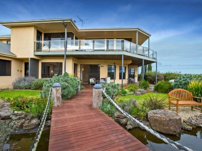 Hilltop Apartments Phillip Island - Adults Only