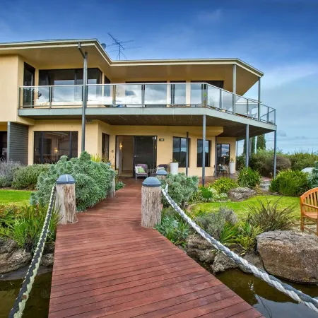 Hilltop Apartments Phillip Island - Adults Only