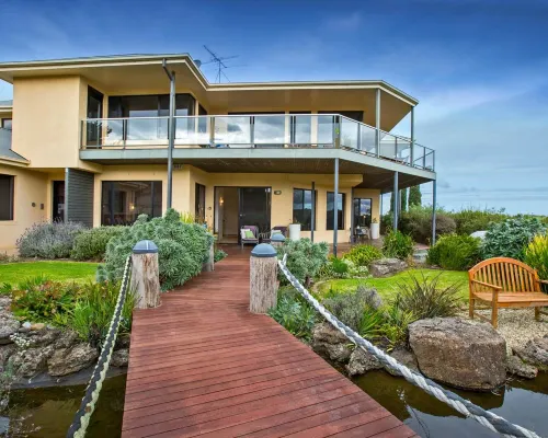 Hilltop Apartments Phillip Island - Adults Only Hotels in Cowes