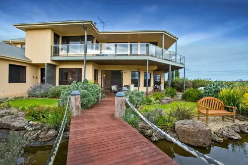 Hilltop Apartments Phillip Island - Adults Only Hotels in Cowes