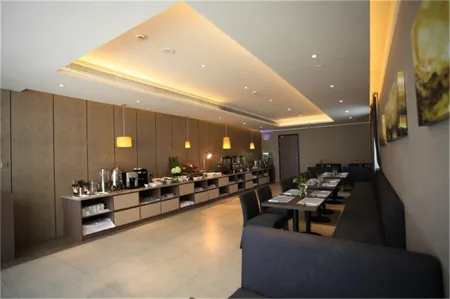 Homeinn Plus Hotel (Kunshan Beimeng Road Jiufang City) Отели рядом с достопримечательностью «Kunshan Gymnasium»