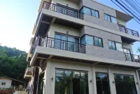 Khao Sok Nature Place Hotels in Phanom