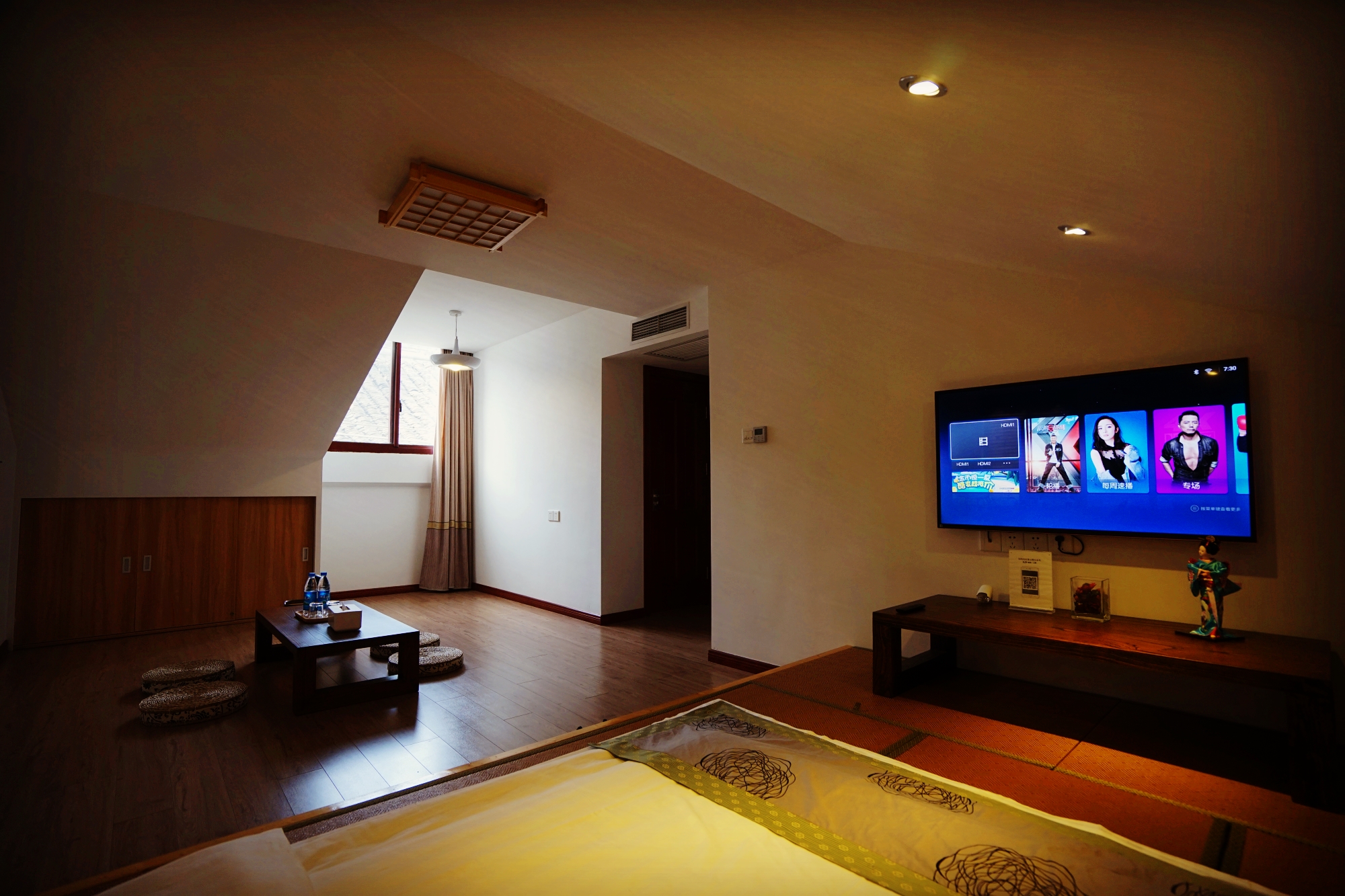 Lane·YunGeOver view