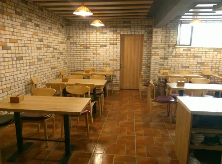 MGMJ HOTEL Отели рядом со станцией Aershan Railway Station