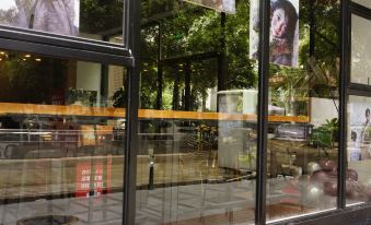 Dengba Inn&Youth Hotel (Shenzhen Futian Convention and Exhibiton Center Store )