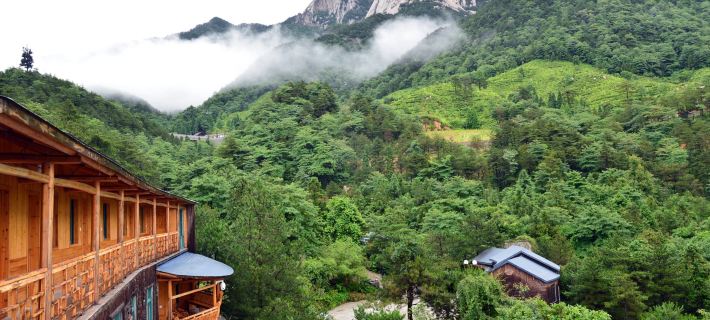 Wolong Mountain Villa Hotels in Qianshan