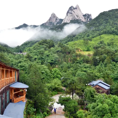 Wolong Mountain Villa