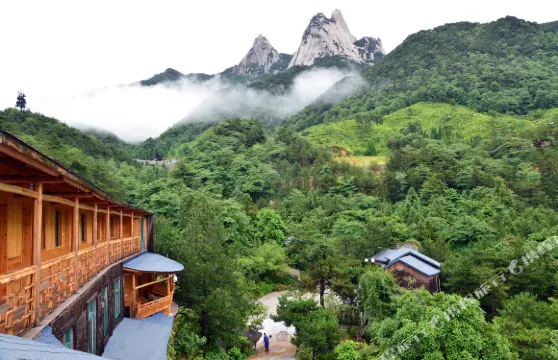天柱山卧龍山莊（大龍窩索道店）