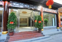 Fenghuang Huazhitian Hotel (Fenghuang Ancient Town Hongqiao) Hotel dekat Huangsi Bridge Ancient City