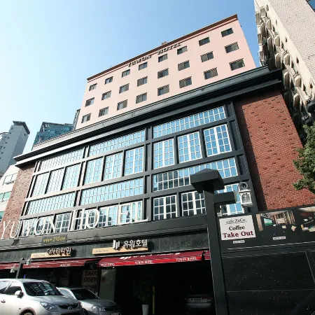 Yuwon Hotel Отели рядом с достопримечательностью «Станция метро Dongjak»