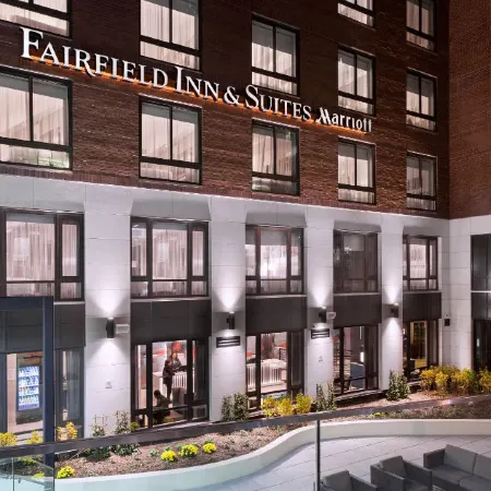 Fairfield Inn & Suites by Marriott New York Manhattan/Central Park Отели рядом с достопримечательностью «Концертный зал Terminal 5»