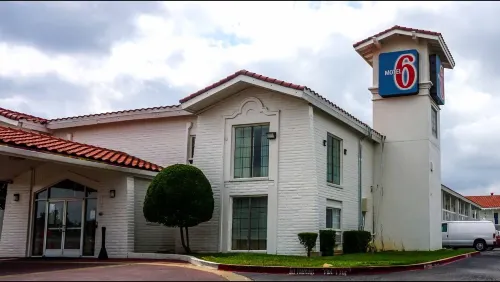 Motel 6 Euless, TX - DFW West