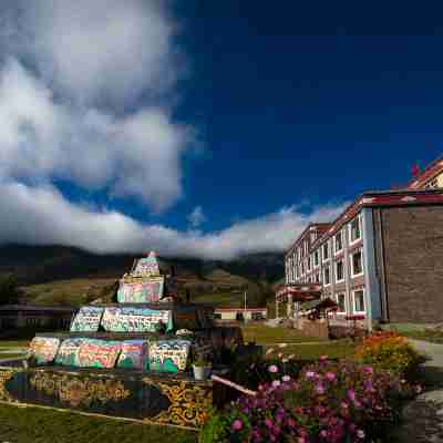 康定黑青稞莊園（新都橋店） Hotel Exterior