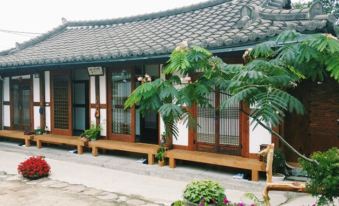 Dalbit Jeongwon Hanok Guesthouse Jeonju