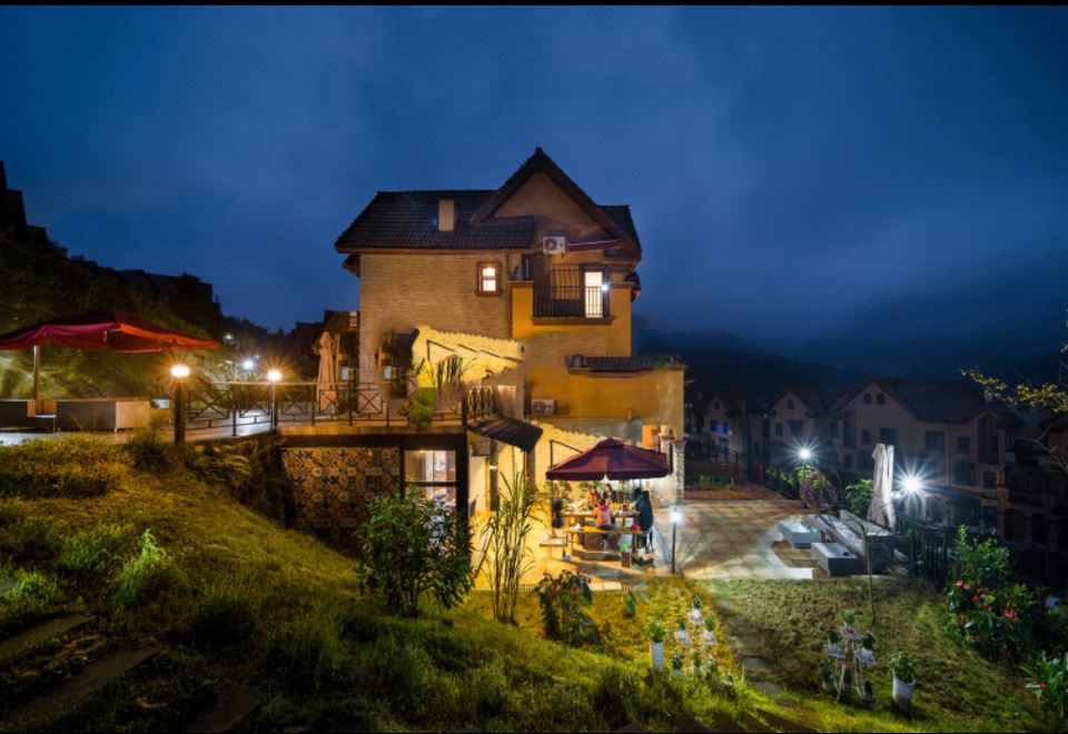 윈종 만부 반산 화수 호텔의 웅장한 외관 또는 경치