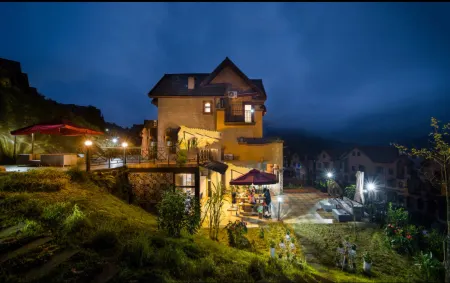 Yunzhong Manbu Banshan Huashu Hotel Отели рядом с достопримечательностью «Xiling Snow Mountain»